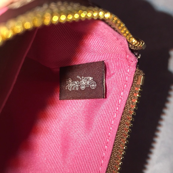 NWT! Signature Coach wristlet 😎 Khaki/Pink Ruby - Picture 6 of 7